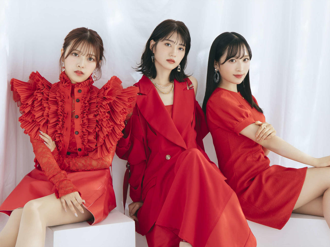 「bijux AUDITION 2024 suported by KeyHolder Group」アンバサダーを務める、まるり（左）、若月佑美（中央）、AKB48小栗有以