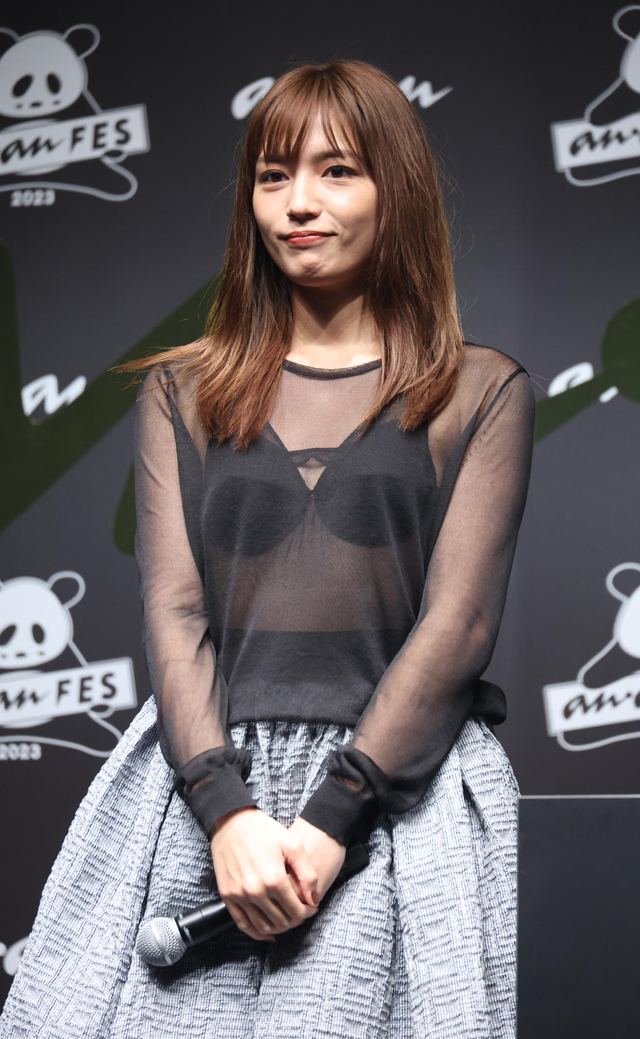 「anan AWARD 2023」授賞式でセクシーなドレスを披露する川口春奈（撮影・中島郁夫）