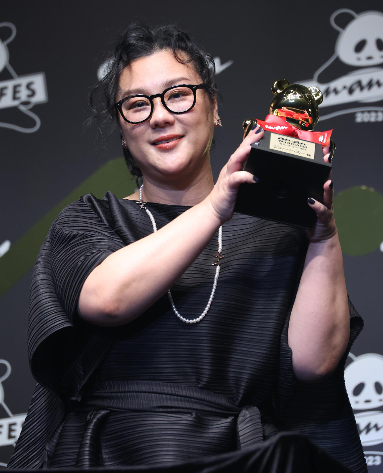 「anan AWARD 2023」を受賞したジェーン・スー（撮影・中島郁夫）