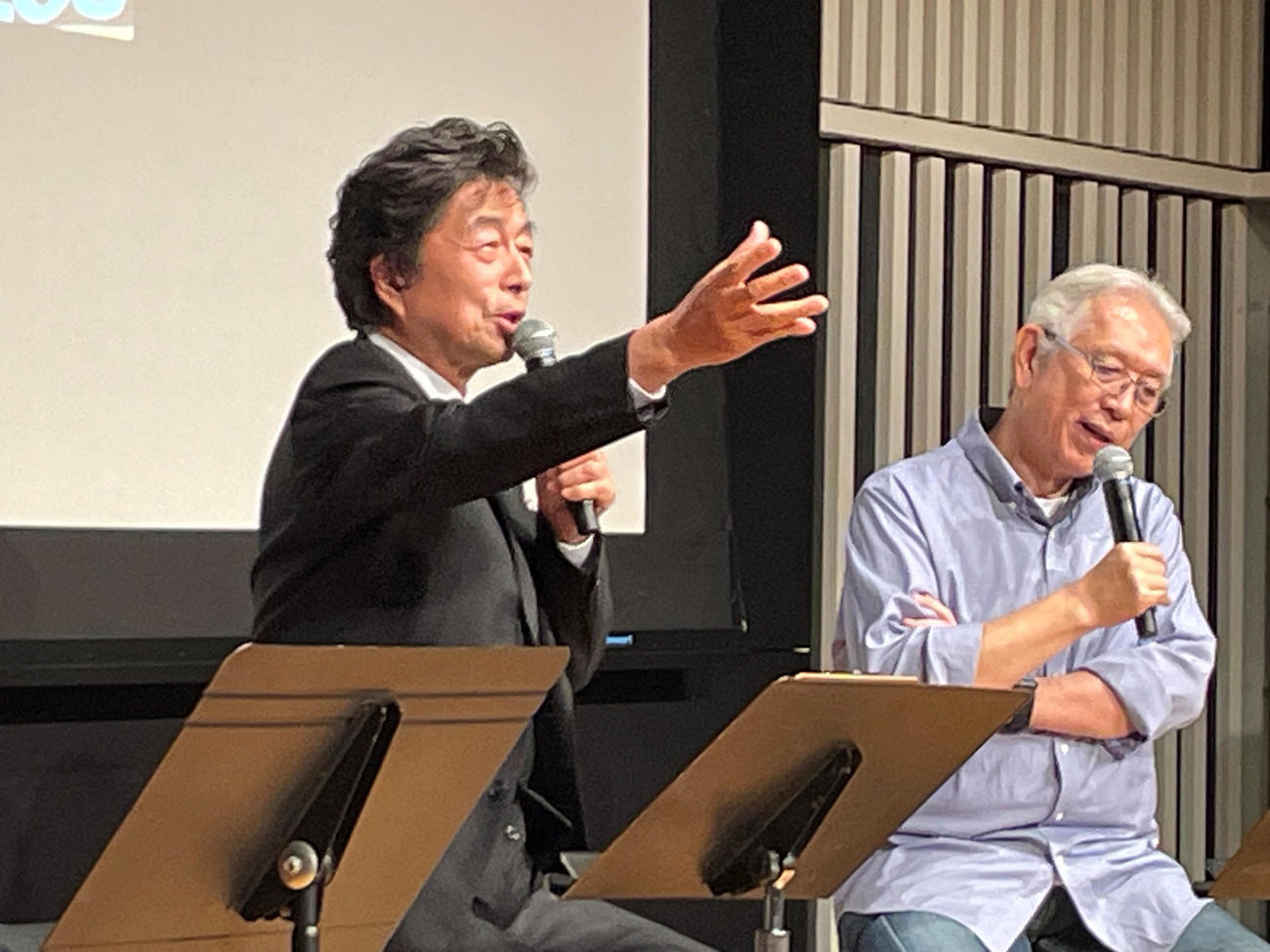 「imagine studio2023　ザ・ビートルズ　ラストソングと新たな聖典　赤と青のヒミツ」イベントで。左から、中村雅俊、萩原健太氏