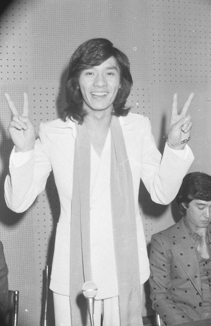 初の紅白出場が決まり喜ぶ19歳の西城秀樹さん