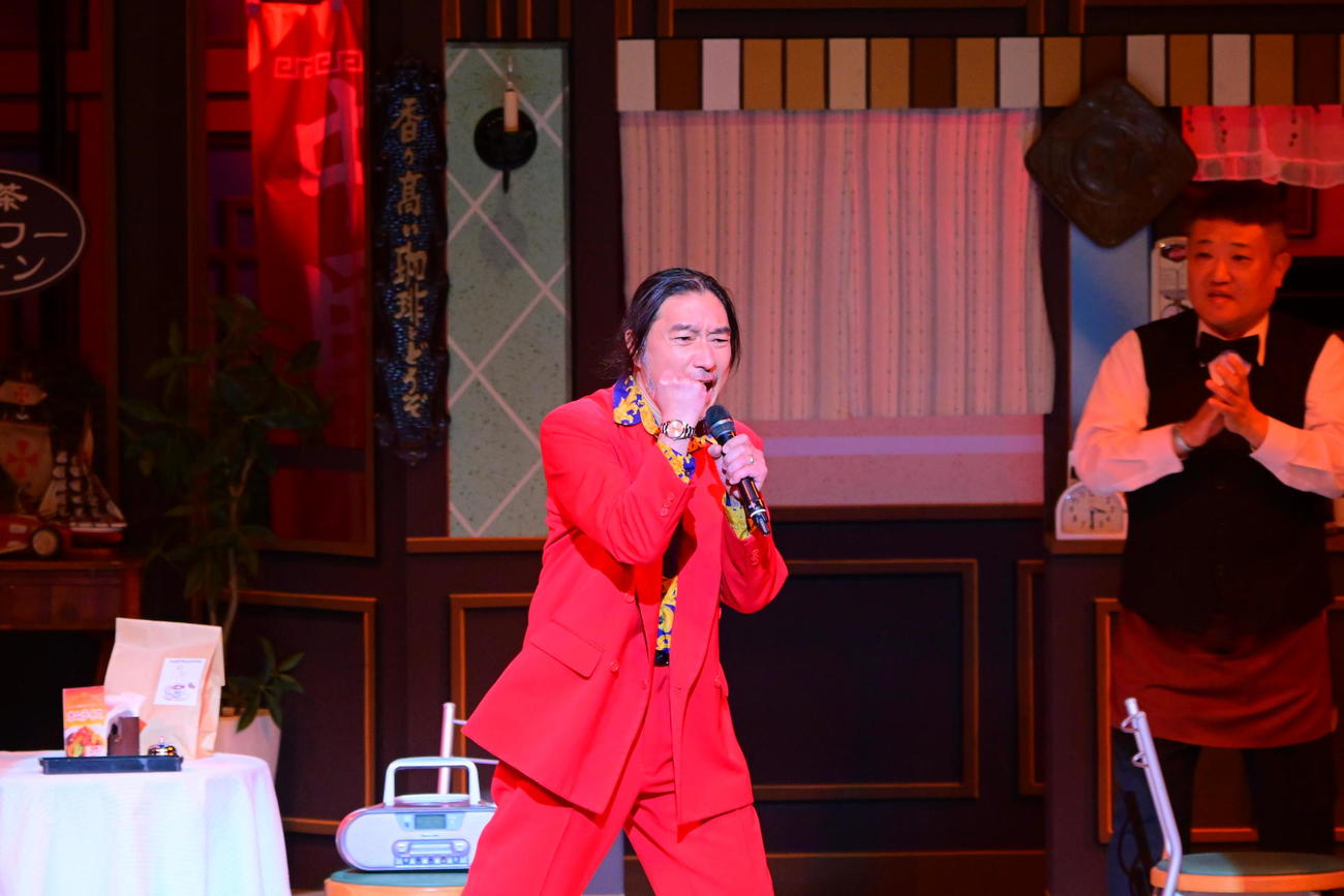 烏川耕一の記念公演にゲスト出演したトータス松本