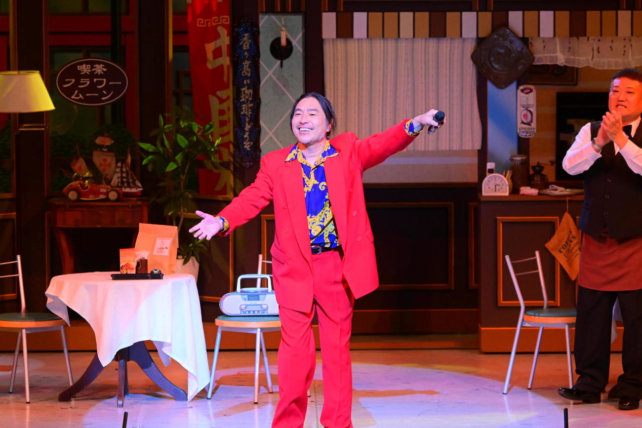 烏川耕一の記念公演にゲスト出演したトータス松本