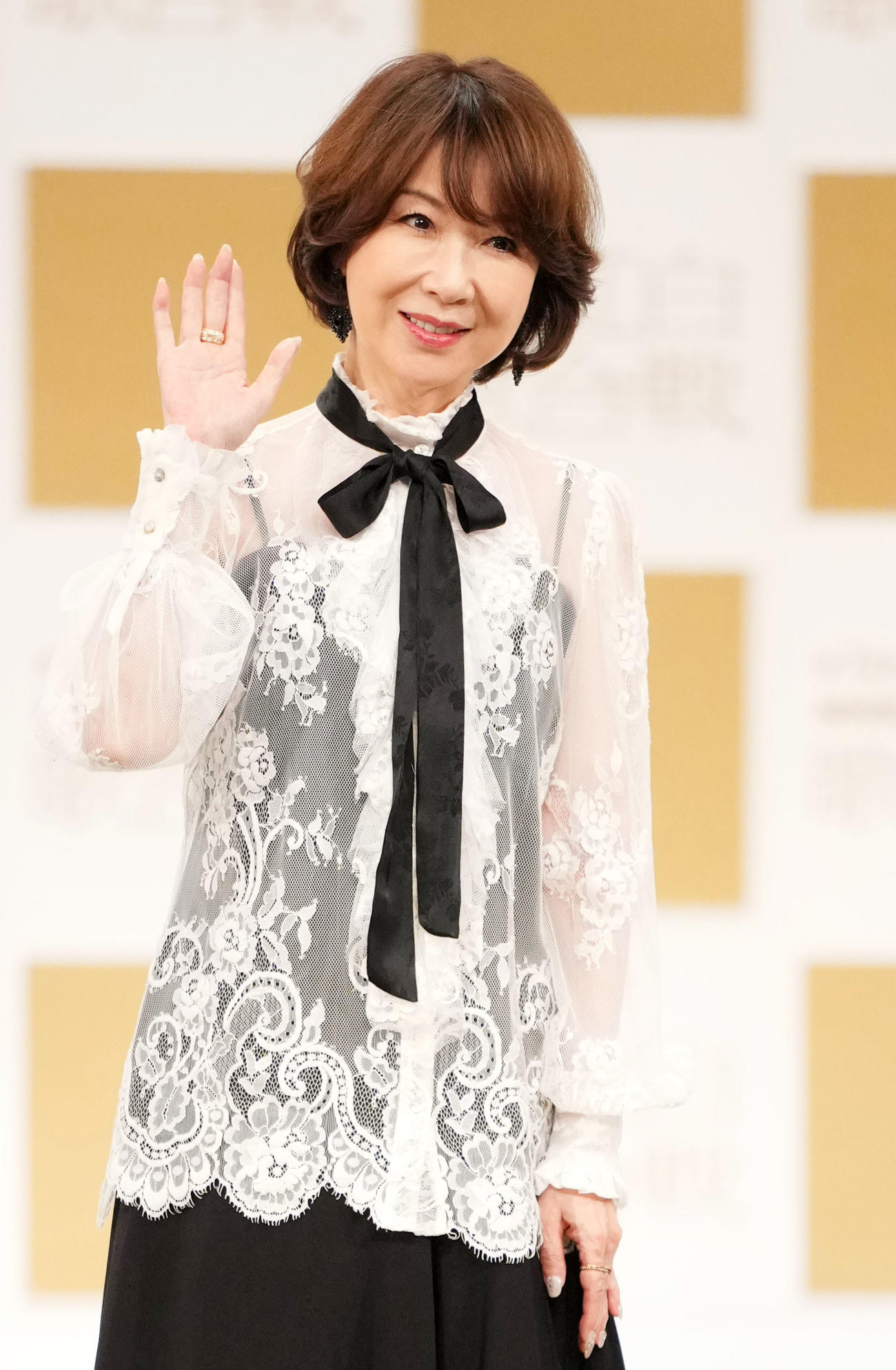 紅白歌合戦初出場が決ま笑顔で手を振る伊藤蘭（撮影・横山健太）