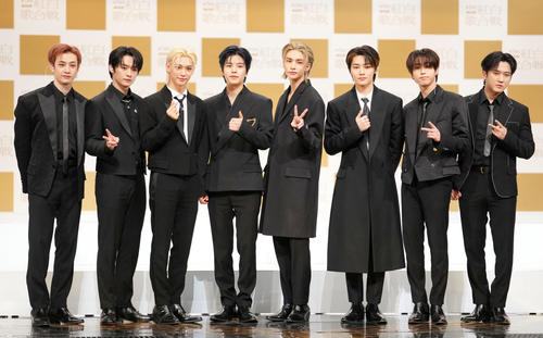 紅白歌合戦初出場が決まりポーズを決めるStray Kids(撮影・横山健太)