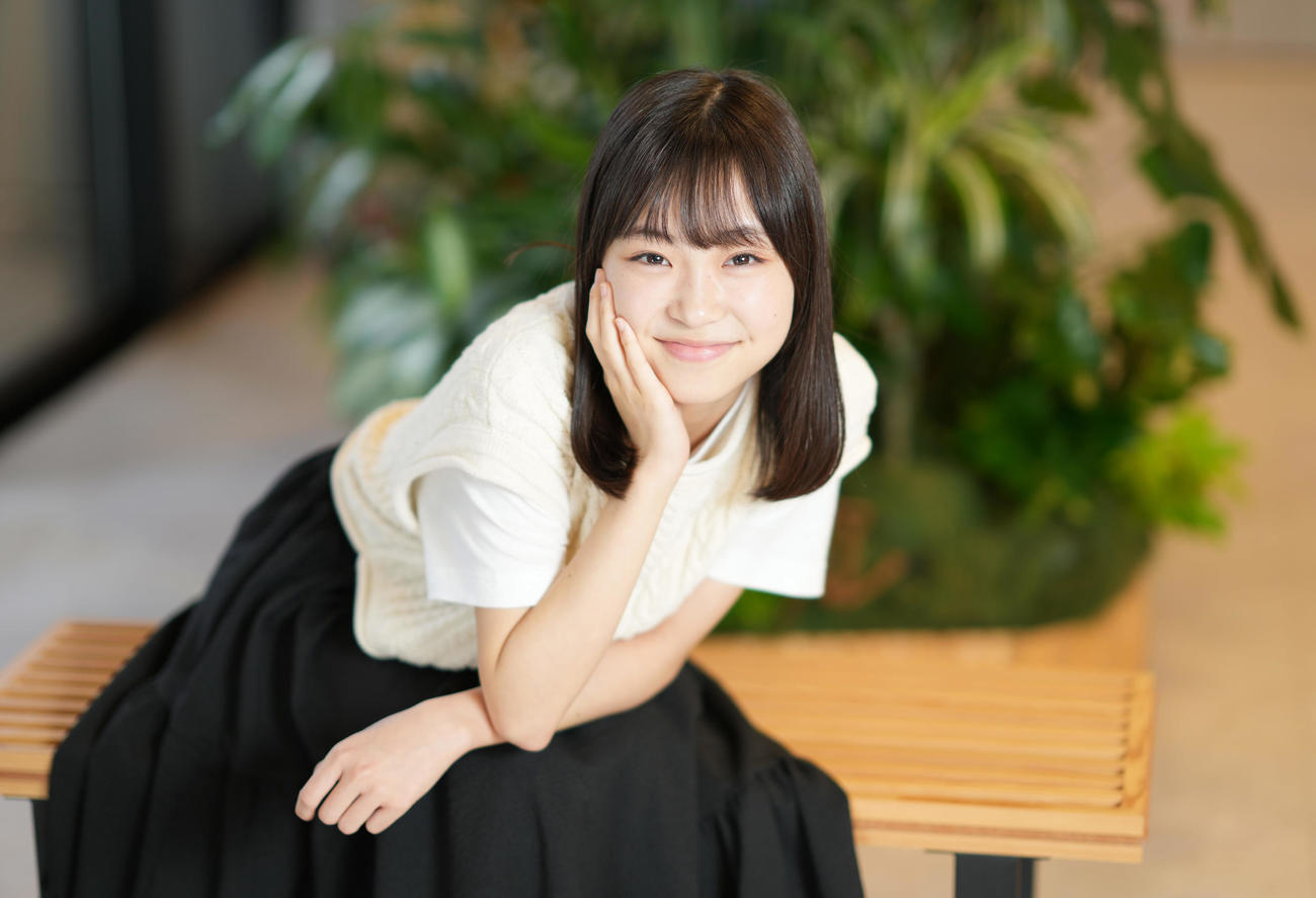 キラキラした笑顔がまぶしい新井美羽（撮影・鈴木みどり）