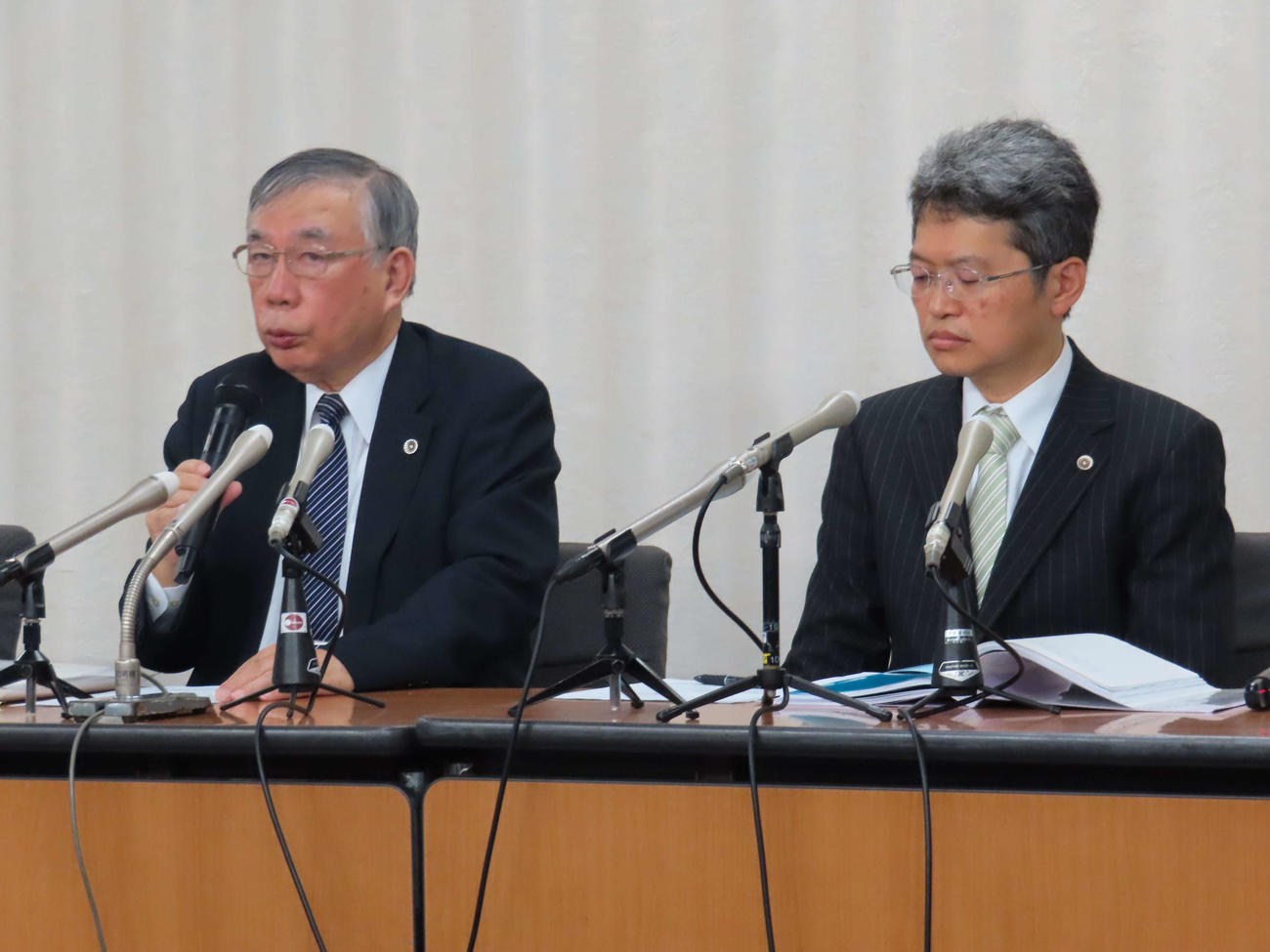 宝塚歌劇団が公表した調査報告書を受け、遺族側代理人弁護士が会見を行った