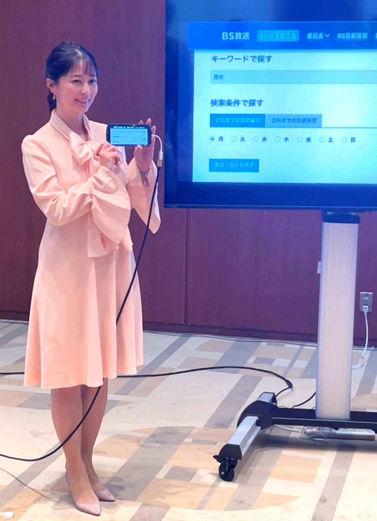 NHKの総局長定例会見に出席したNHKの杉浦友紀アナウンサー（撮影・松尾幸之介）