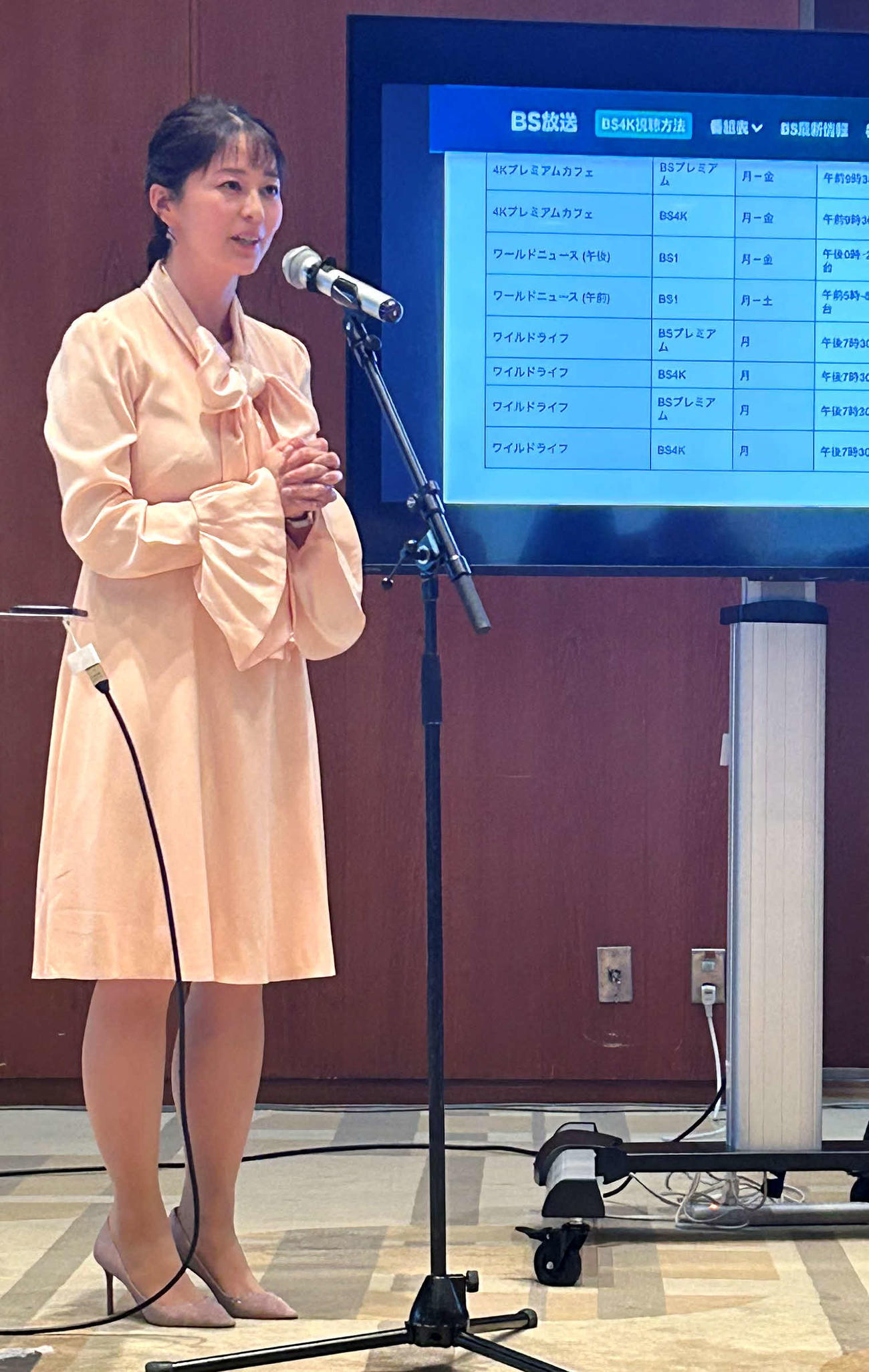 NHKの総局長定例会見に出席したNHKの杉浦友紀アナウンサー（撮影・松尾幸之介）