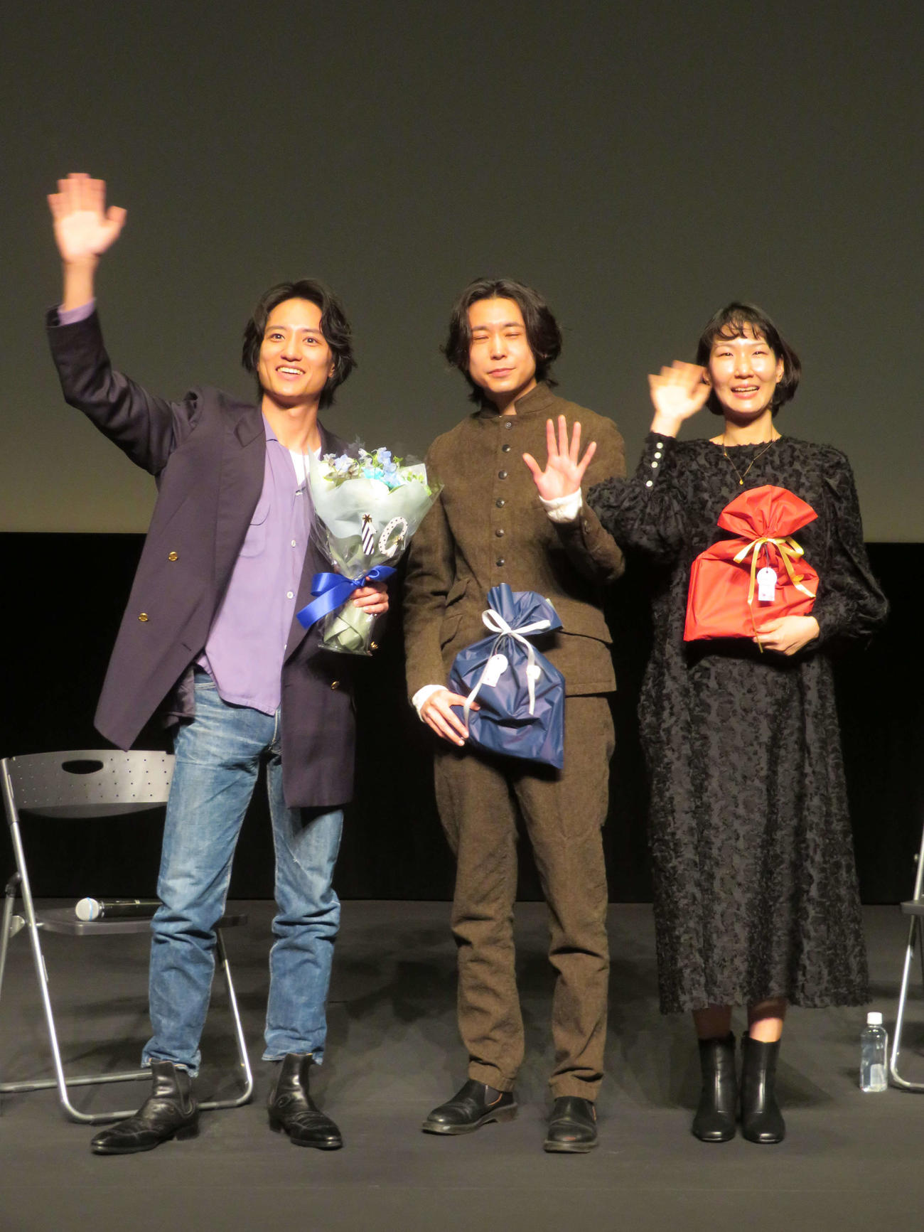 「デビュー10周年記念　藤原季節特集in TAMA」に登壇した、左から藤原季節、内田健司、周本絵梨香（撮影・村上幸将）