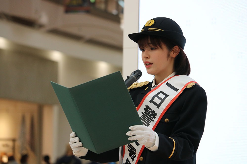 埼玉・越谷署の一日警察署長を務めた豊嶋花