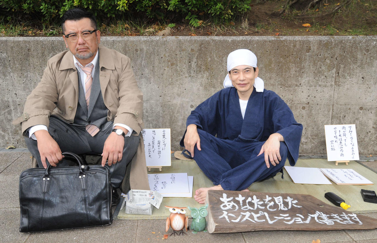 CSチャンネル「映画・チャンネルNECO」のドラマ「桃色探訪～伝説の風俗～」の第13弾「大崎編」で主演を務めるケンドーコバヤシ（左）とゲスト出演するインパルス板倉俊之