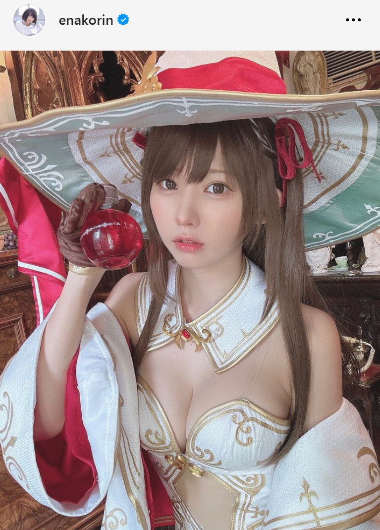 えなこのインスタグラムから