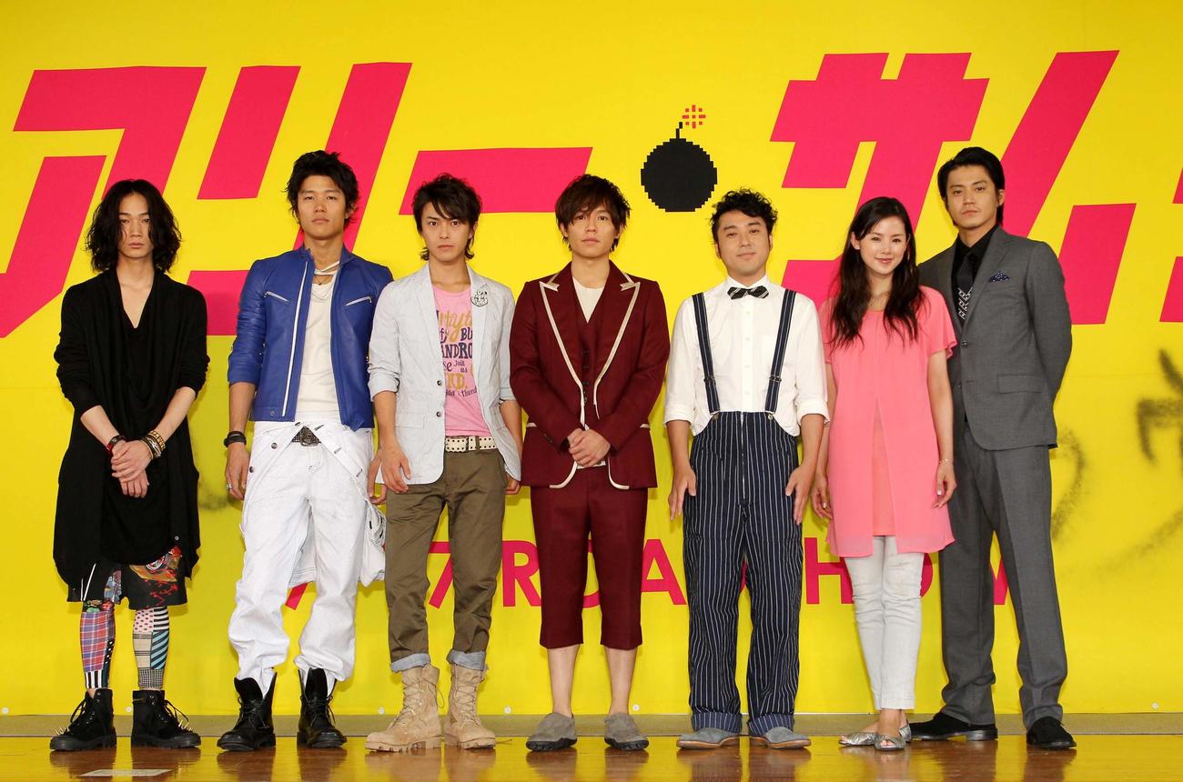10年6月、初監督作品の「シュアリー・サムデイ」完成披露イベントに出席した小栗旬、主演の小出恵介ら