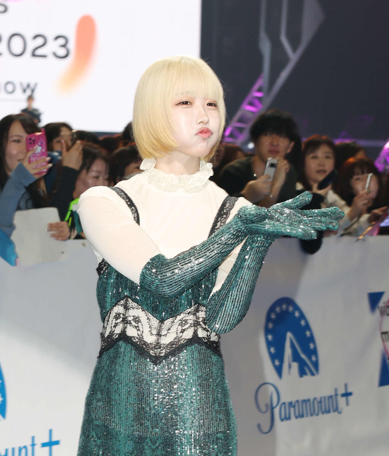 「MTV VMAJ 2023 Pre－Show」でポーズを取るano（撮影・宮地輝）