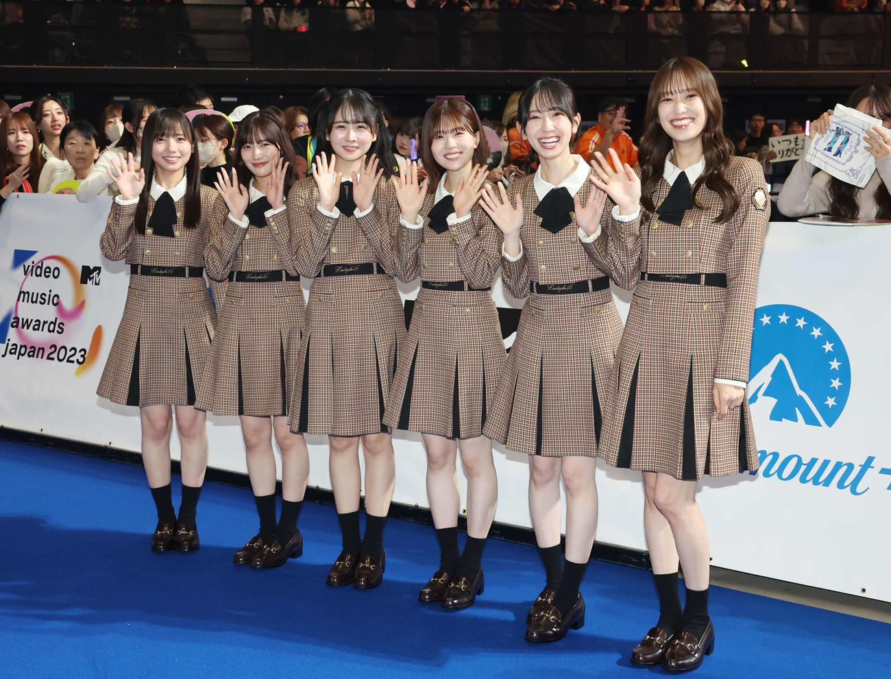 「MTV VMAJ 2023 Pre－Show」で笑顔で手を振る日向坂46（撮影・宮地輝）