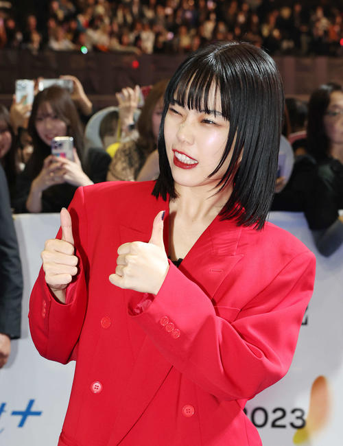 「MTV VMAJ 2023 Pre－Show」でポーズを決めるアイナ・ジ・エンド（撮影・宮地輝）