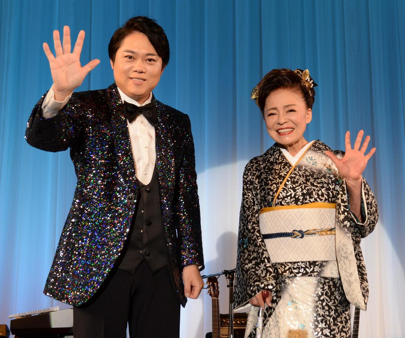 「いい夫婦の日」恒例のディナーショーを行った三山ひろしと松前ひろ子