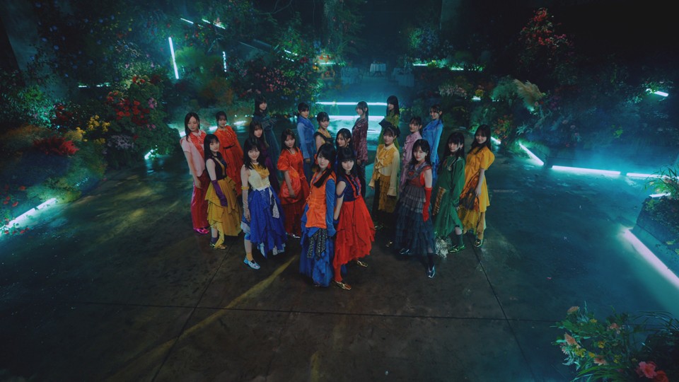 乃木坂46の新曲「Monopoly」のMV。左から賀喜遥香、遠藤さくら