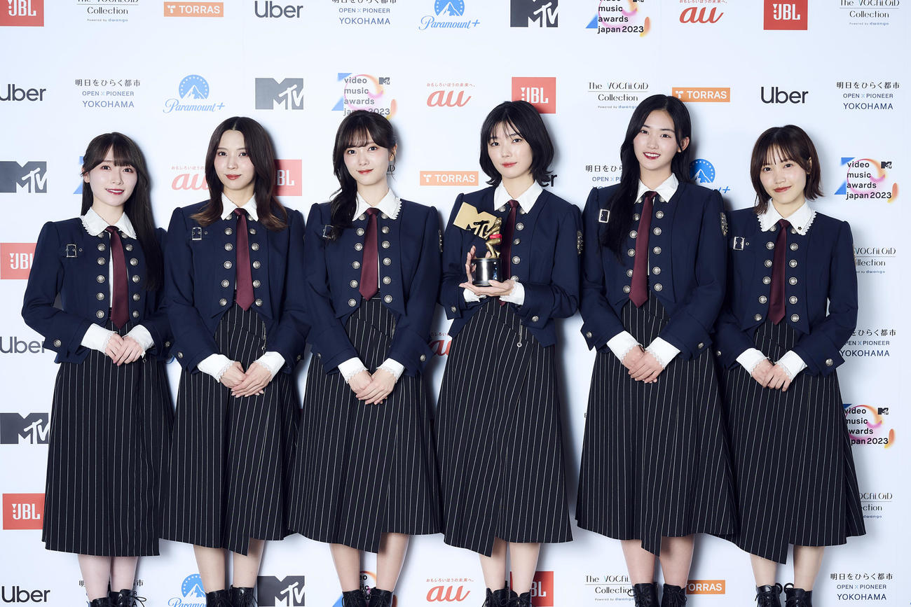 「MTV VMAJ 2023」で「Best Dance Video」を受賞した櫻坂46。左から守屋麗奈、小林由依、田村保乃、藤吉夏鈴、山崎天、松田里奈