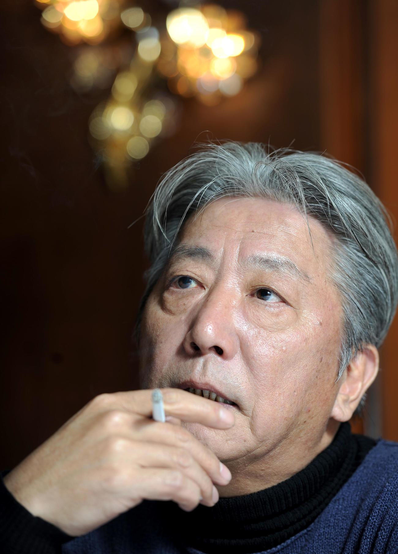 東日本大震災の復興について語る伊集院静氏（12年2月撮影）