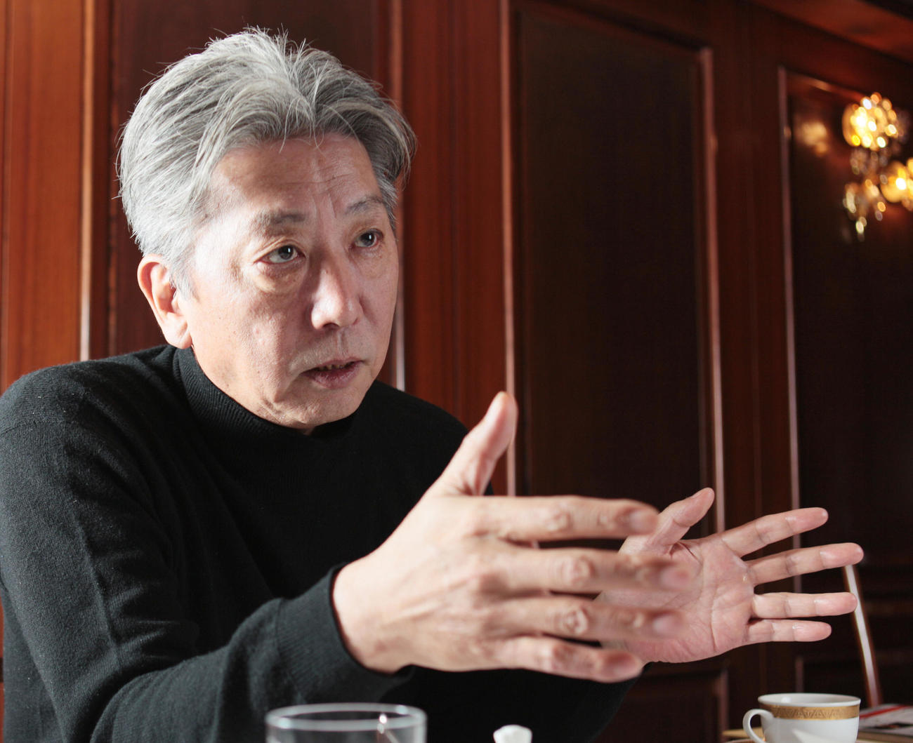 静かなかたり口調でメッセージを発信する伊集院静氏（11年3月撮影）