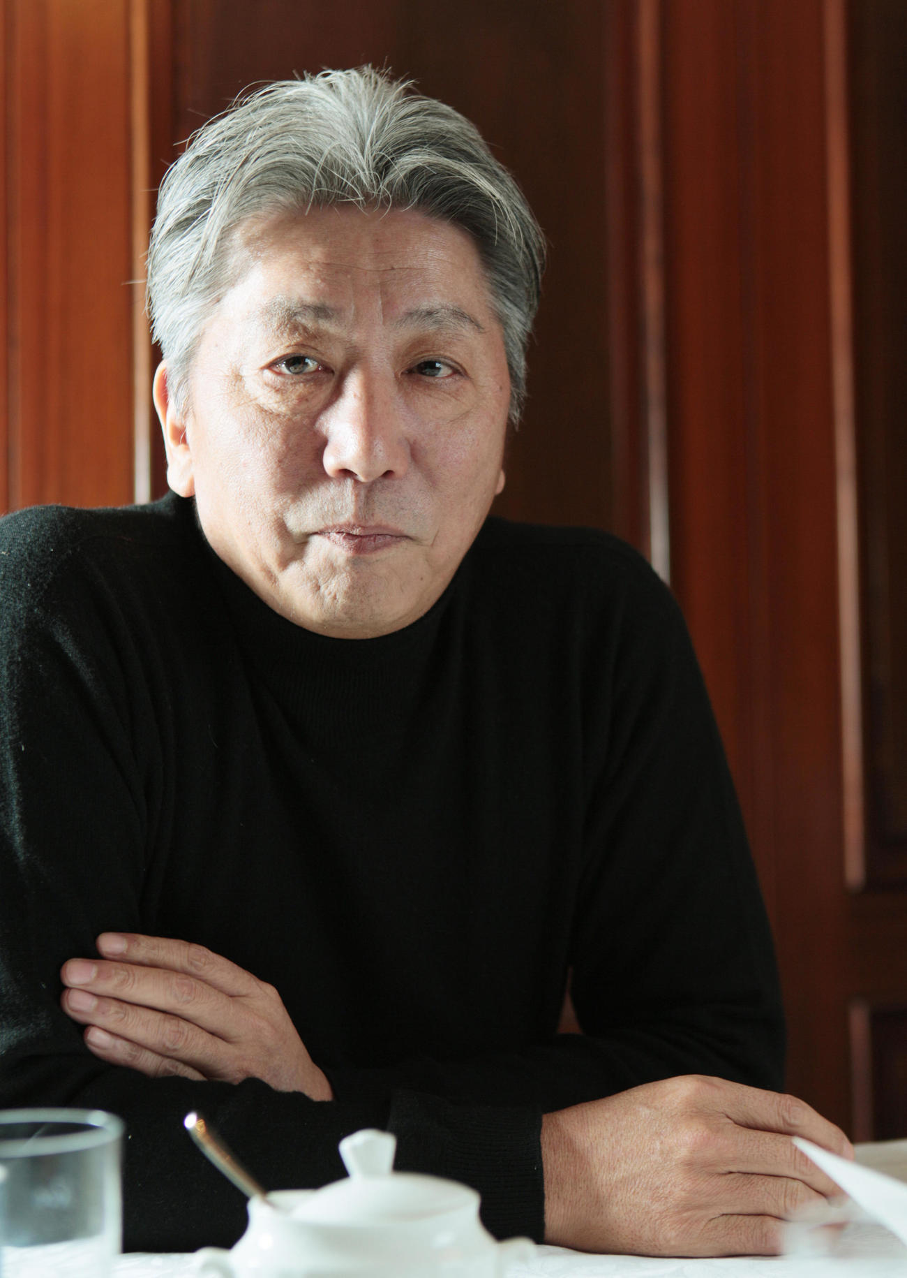 「日刊スポーツの社カメ（社員カメラマン）に撮ってもらうのは42年ぶりなんだよな」懐かしそうに大学野球部時代を語る伊集院静氏（11年3月撮影）