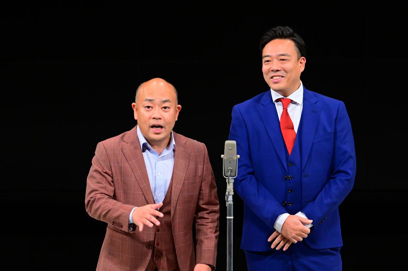 初の全国ツアー千秋楽を大阪・なんばグランド花月で行ったギャロップの林（左）毛利