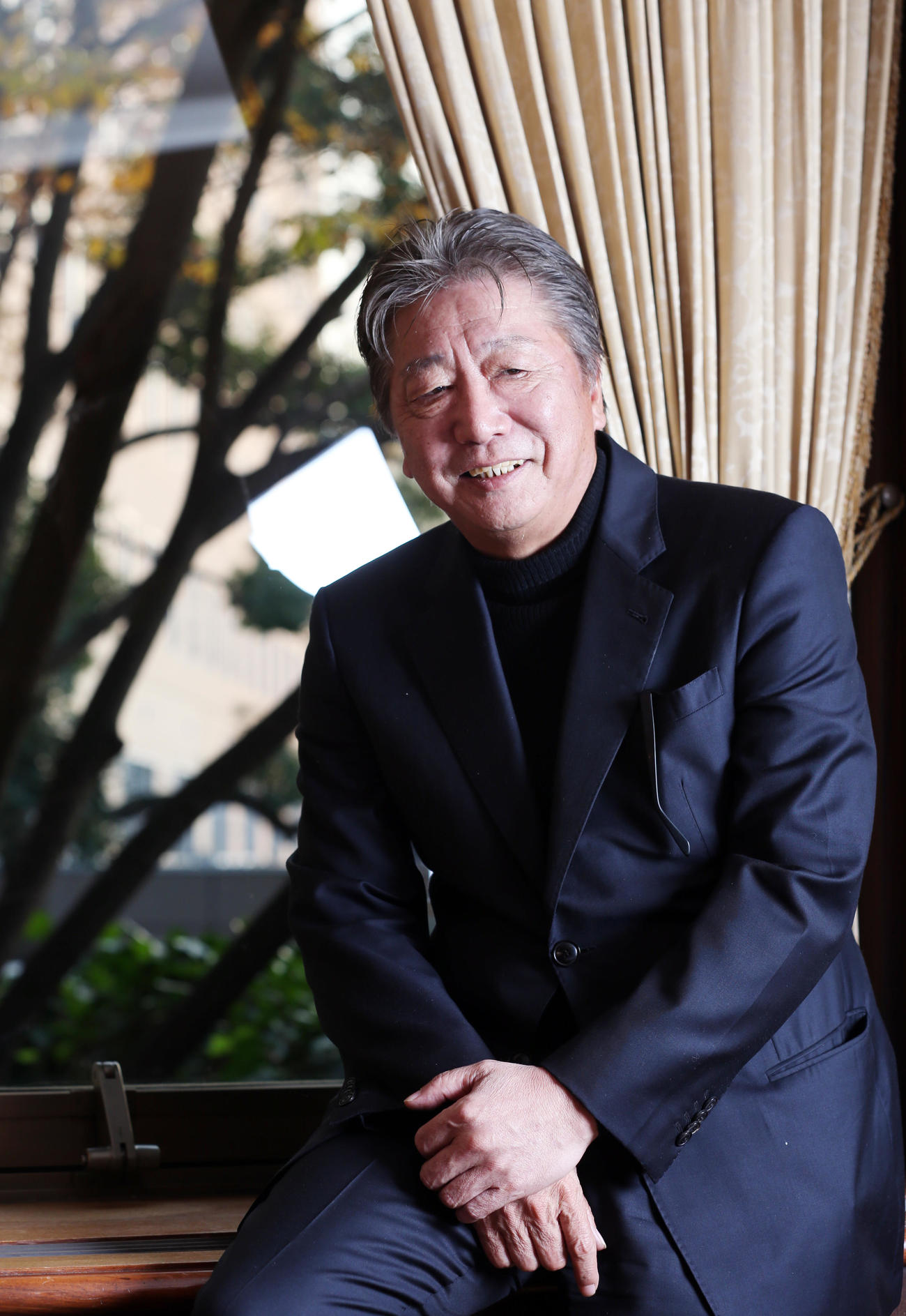 15年12月、インタビューで若い世代やこれからの日本について熱く語る伊集院静氏