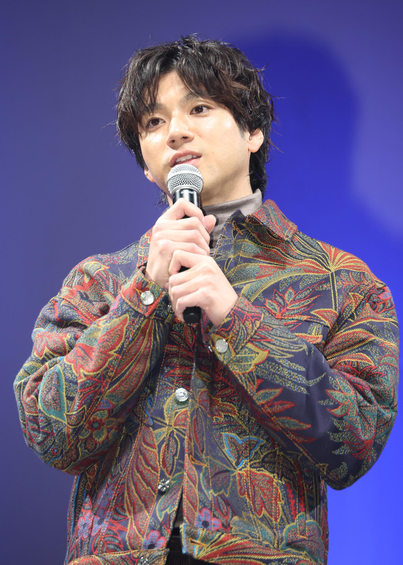 「TSUBURAYA CONVENTION 2023」オープニングセレモニーであいさつする山田裕貴（撮影・中島郁夫）