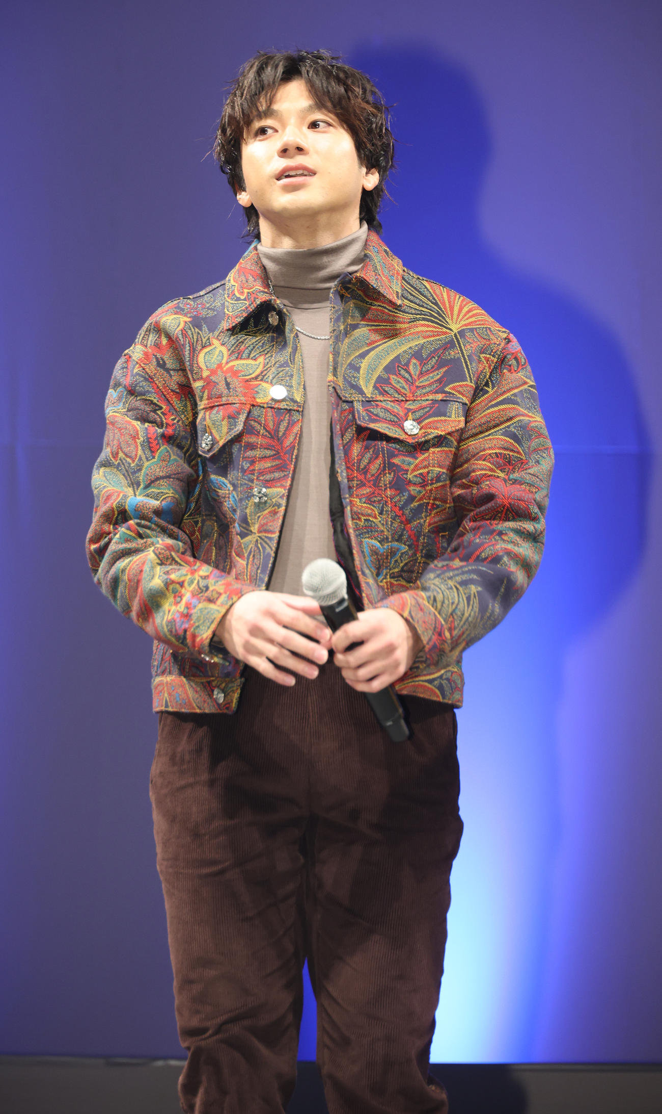 「TSUBURAYA CONVENTION 2023」オープニングセレモニーであいさつする山田裕貴（撮影・中島郁夫）