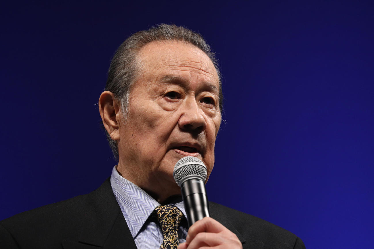 「TSUBURAYA CONVENTION 2023」オープニングセレモニーであいさつする森次晃嗣（撮影・中島郁夫）