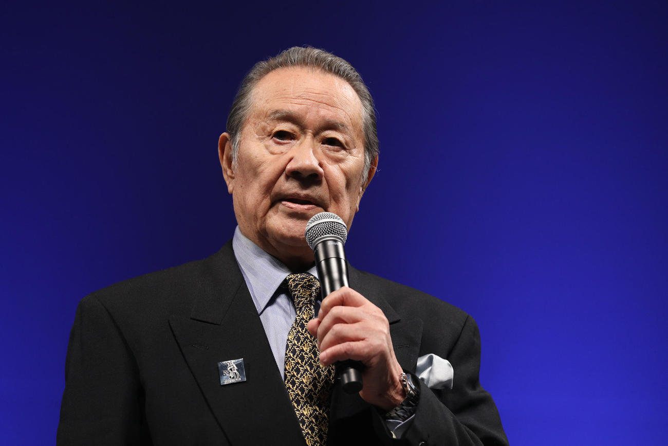 「TSUBURAYA CONVENTION 2023」オープニングセレモニーであいさつする森次晃嗣（撮影・中島郁夫）