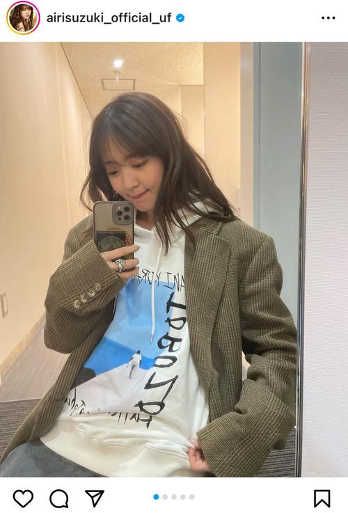 鈴木愛理が長州力コラボパーカー着こなした私服姿を披露「途端に