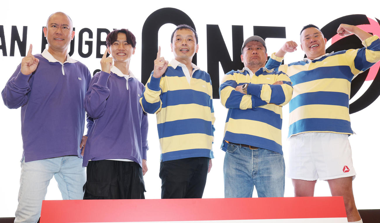 「ジャパンラグビーリーグワン　新シーズン12月9日開幕！よしもと芸人が全力応援！ラグビーキックオフツアー！」に登場した左からコロコロチキンペッパーズのナダル、西野創人、中川家の礼二、ケンドーコバヤシ、しんや（撮影・野上伸悟）