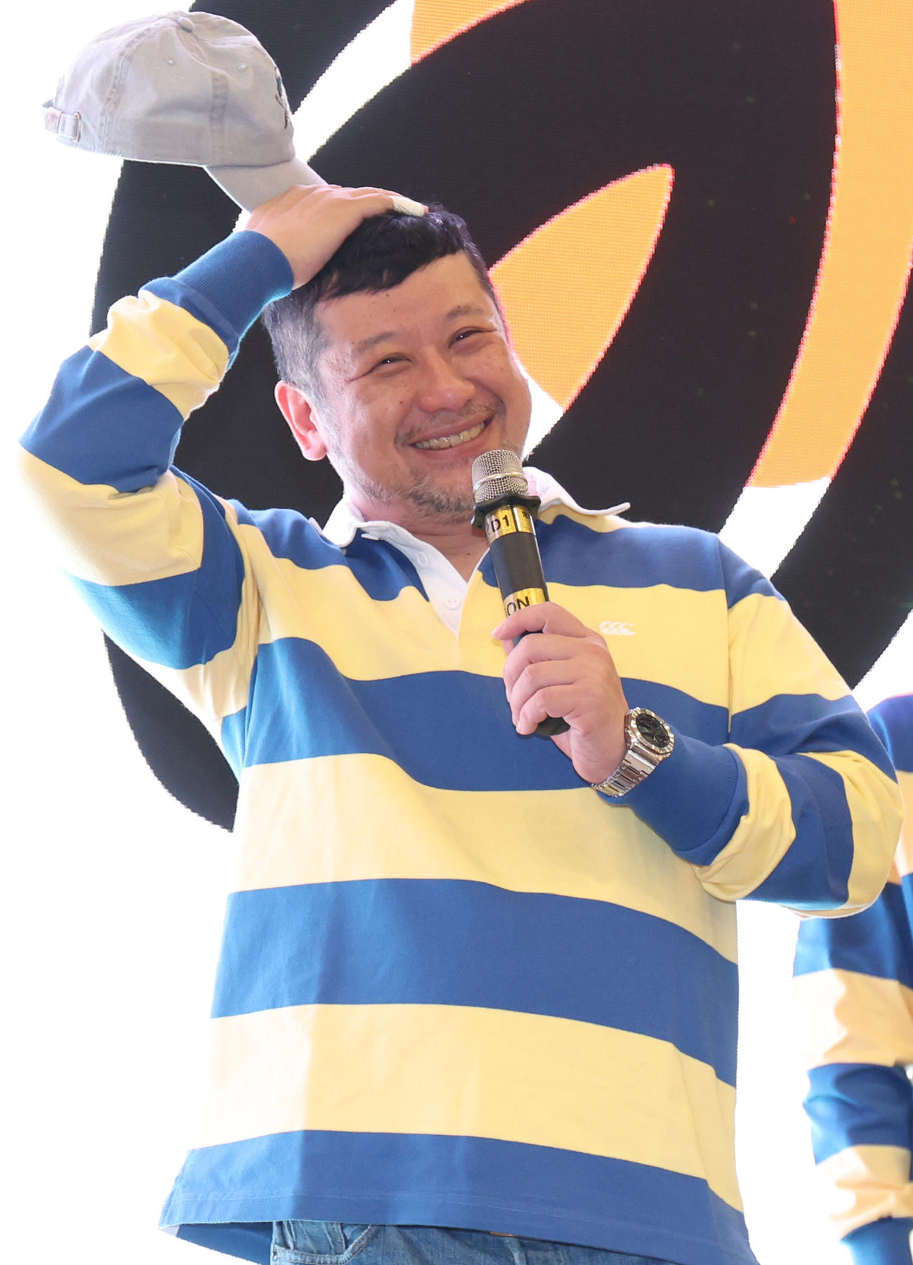 ジャパンラグビーリーグワンキックオフイベントに登場したケンドーコバヤシ（撮影・野上伸悟）