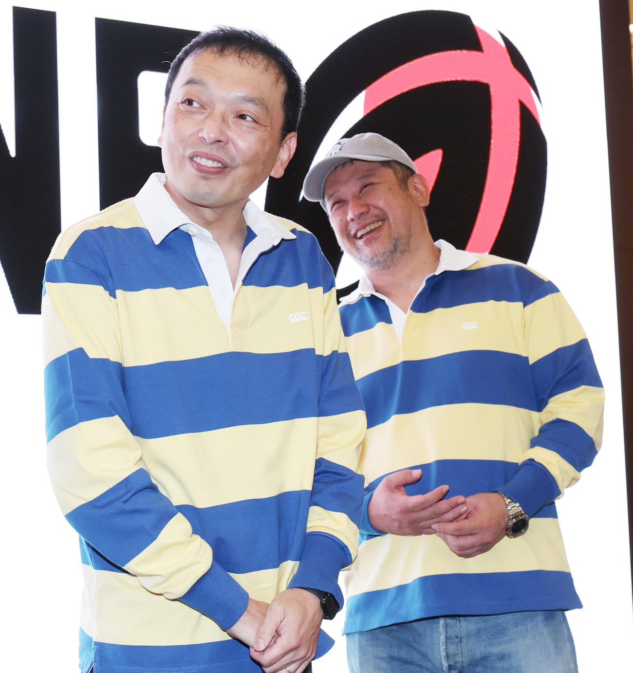「ジャパンラグビーリーグワン　新シーズン12月9日開幕！よしもと芸人が全力応援！ラグビーキックオフツアー！」に登場した中川家の礼二（左）とケンドーコバヤシ（撮影・野上伸悟）