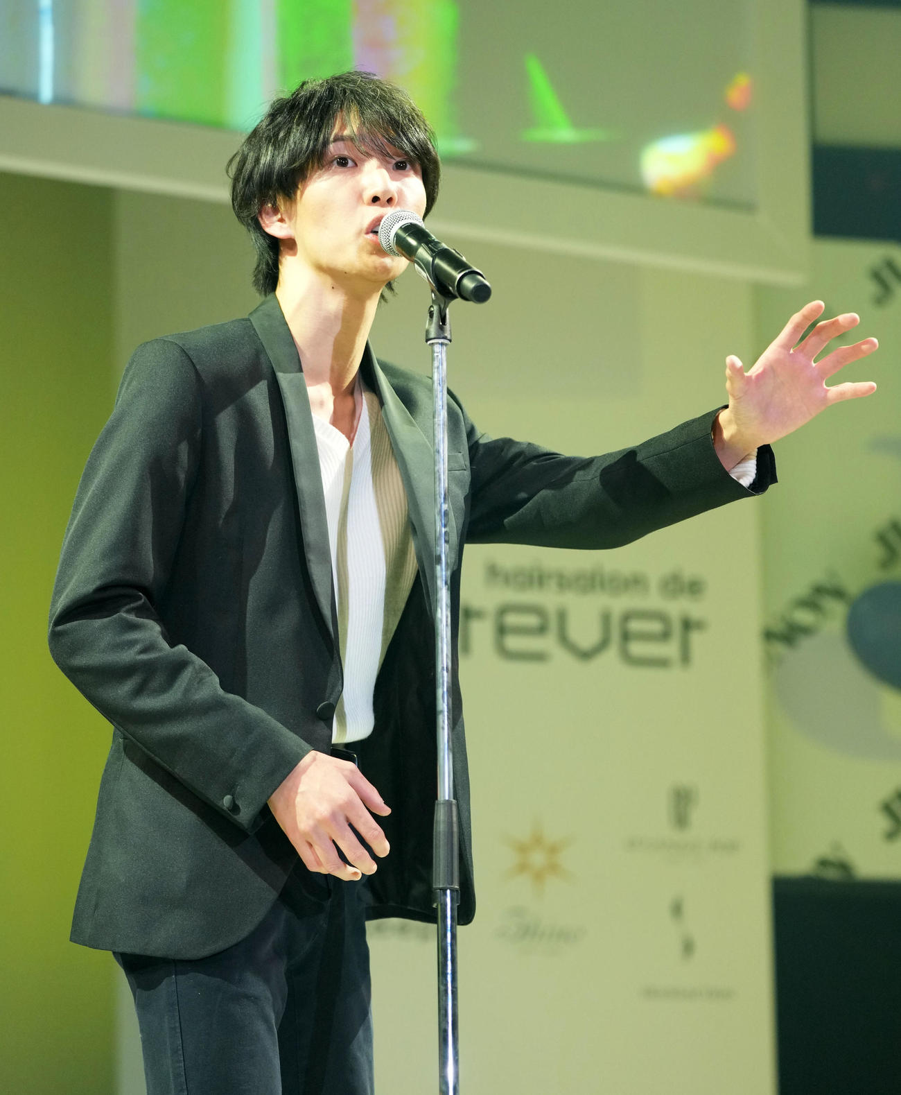 自由パフォーマンスでものまねを披露する門田燦二（撮影・横山健太）