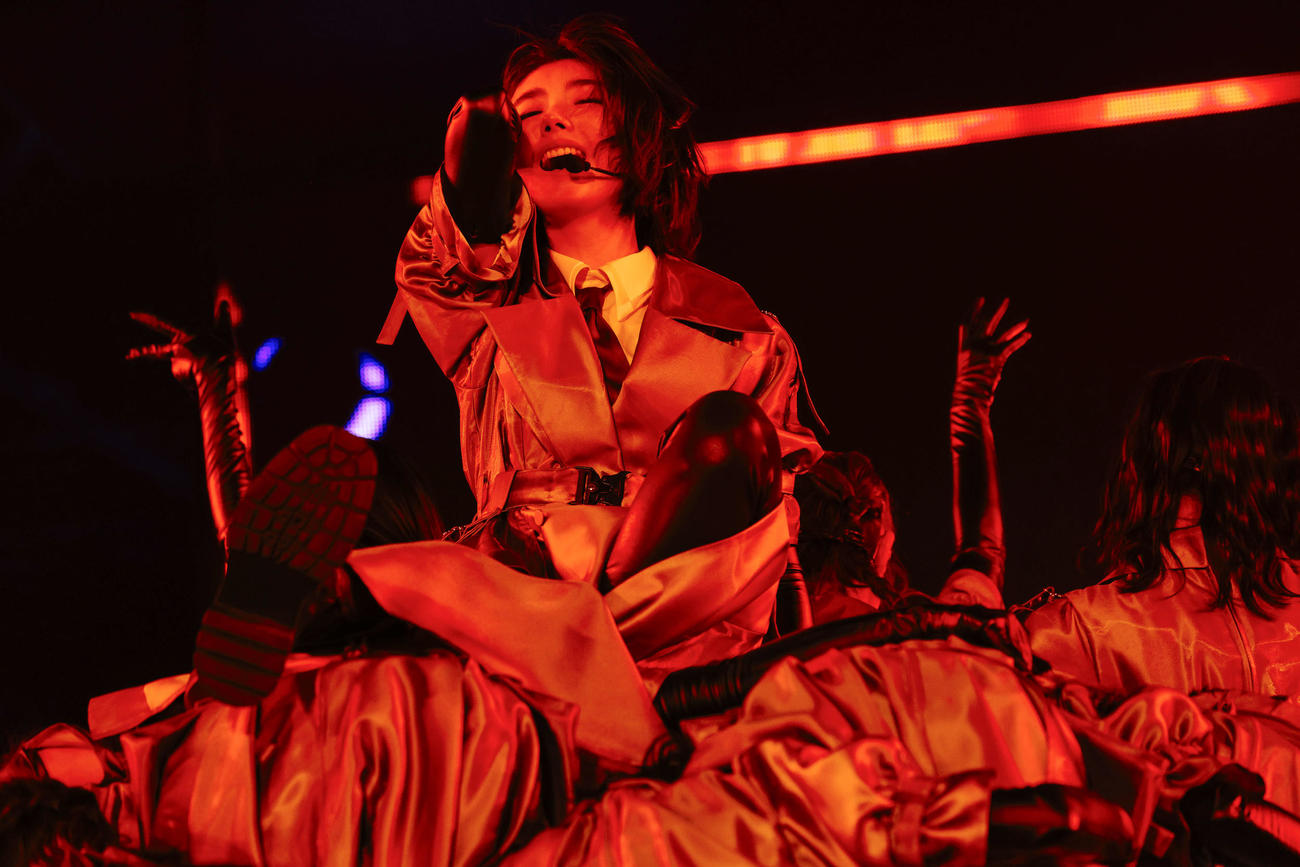 3rd YEAR ANNIVERSARY LIVEでパフォーマンスする櫻坂46藤吉夏鈴（上山陽介氏撮影）