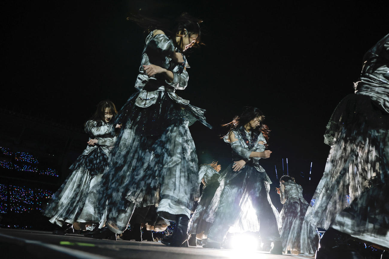 3rd YEAR ANNIVERSARY LIVEでパフォーマンスする櫻坂46（上山陽介氏撮影）