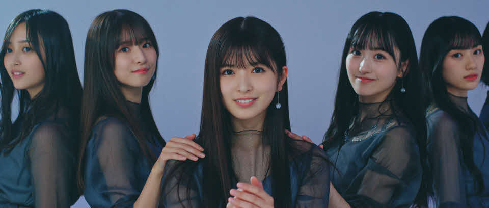 乃木坂46 5期生の新曲「いつの日にか、あの歌を・・・」のMV。左から井上和、菅原咲月、小川彩、一ノ瀬美空、川崎桜