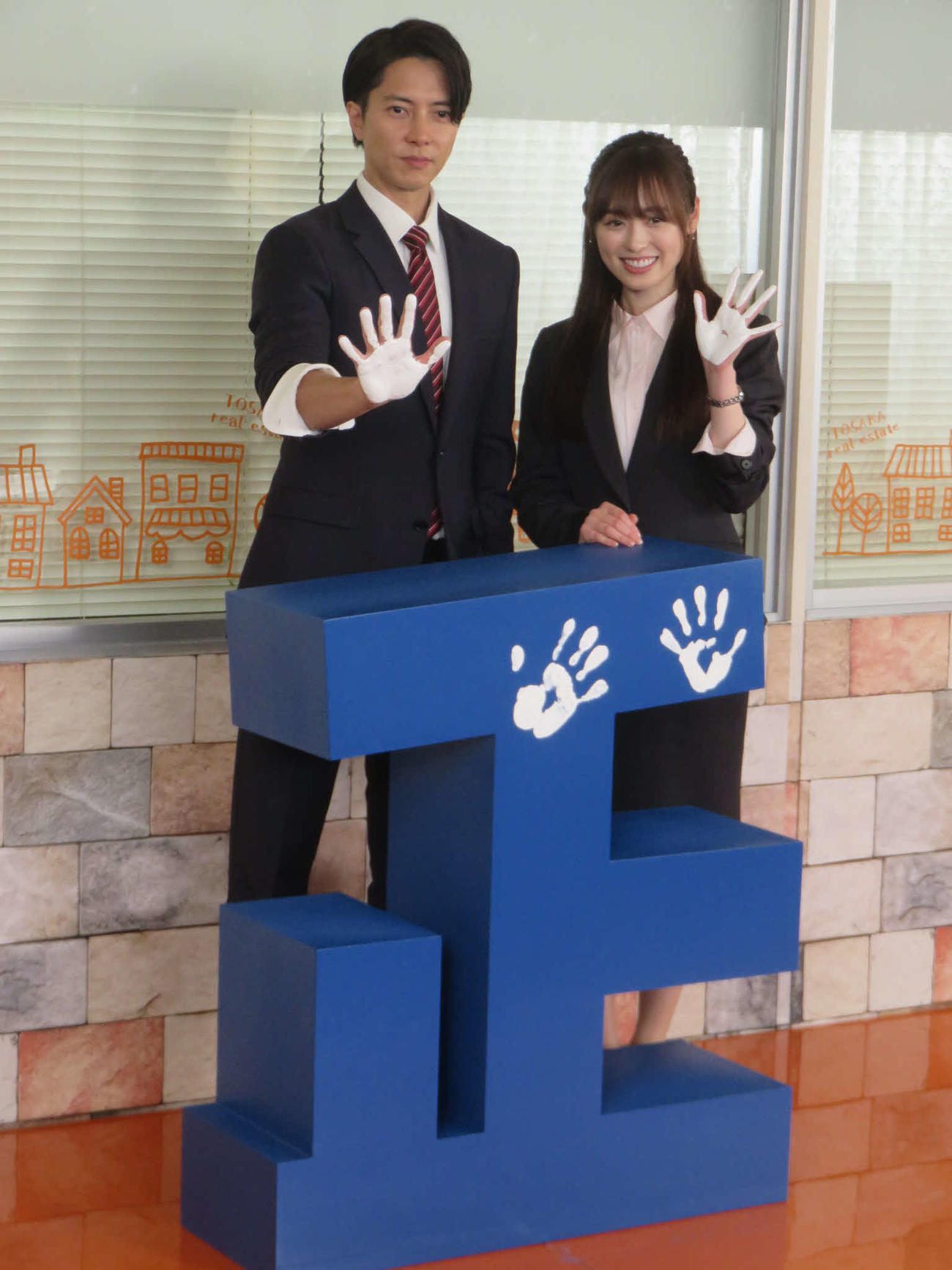 NHK「正直不動産SP」「正直不動産シーズン2」の制作発表に出席した、左からディーン・フジオカ、山下智久、福原遥