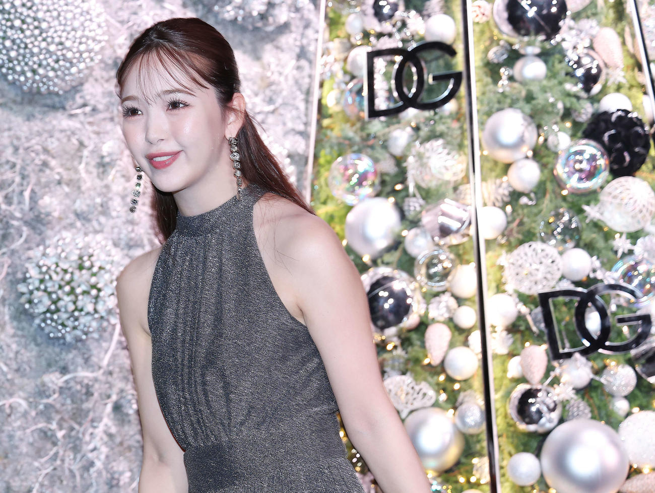 「ドルチェ＆ガッバーナ　青山」ホリデーイベント記念のフォトコールに臨む藤田ニコル（撮影・河田真司）
