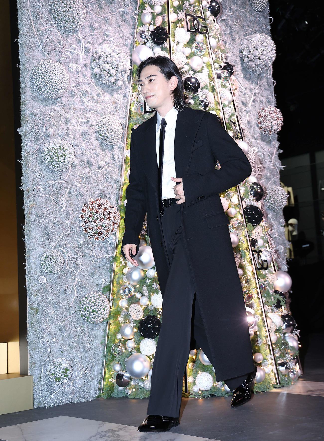 「ドルチェ＆ガッバーナ　青山」ホリデーイベント記念のフォトコールに臨む町田啓太（撮影・河田真司）