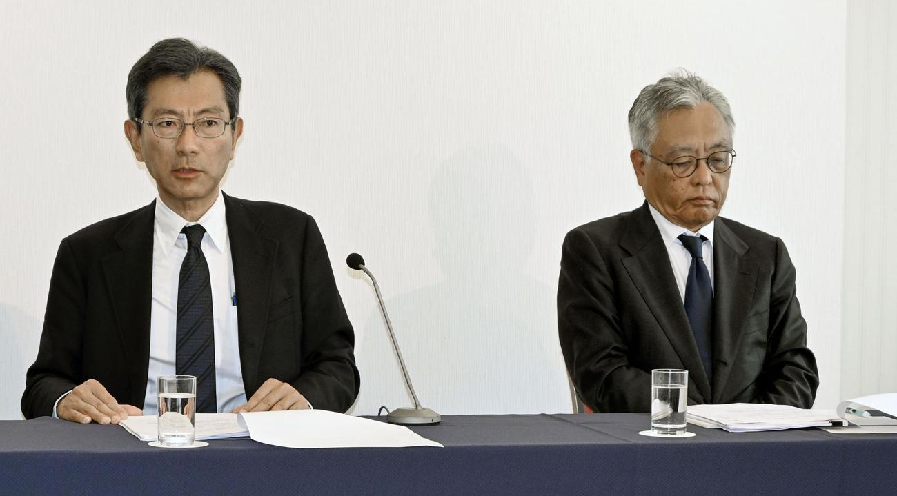 記者会見する日本海テレビジョン放送の田口晃也代表取締役会長ら（共同）