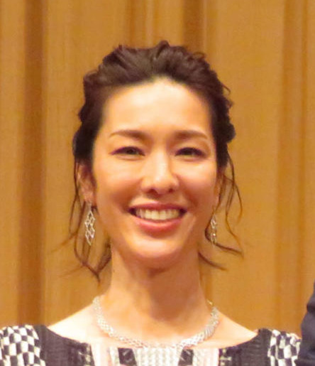 映画「ミッドナイトバス」完成披露舞台あいさつ登場した、左から七瀬公、山本未来、原田泰造、竹下昌男監督（撮影・遠藤尚子）
