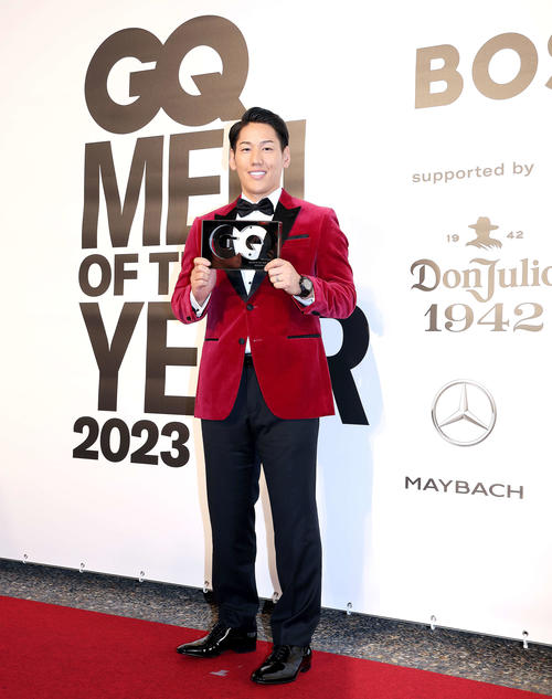 「GQ MEN OF THE YEAR 2023」でベスト・ベースボールプレイヤー賞を受賞する吉田正尚（撮影・河田真司）