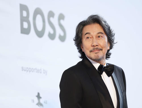 「GQ MEN OF THE YEAR 2023」でレジェンダリー・アクター賞を受賞する役所広司（撮影・河田真司）