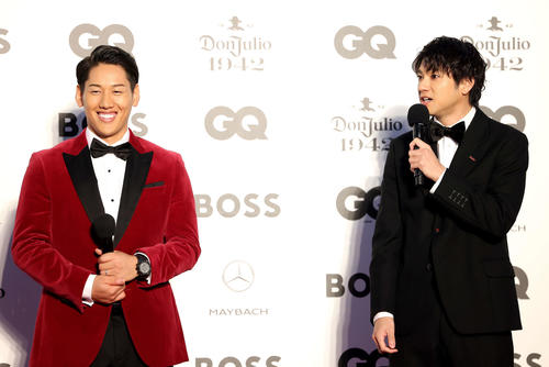 クロストークする吉田正尚（左）と山田裕貴（撮影・河田真司）