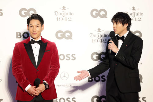 クロストークする吉田正尚（左）と山田裕貴（撮影・河田真司）